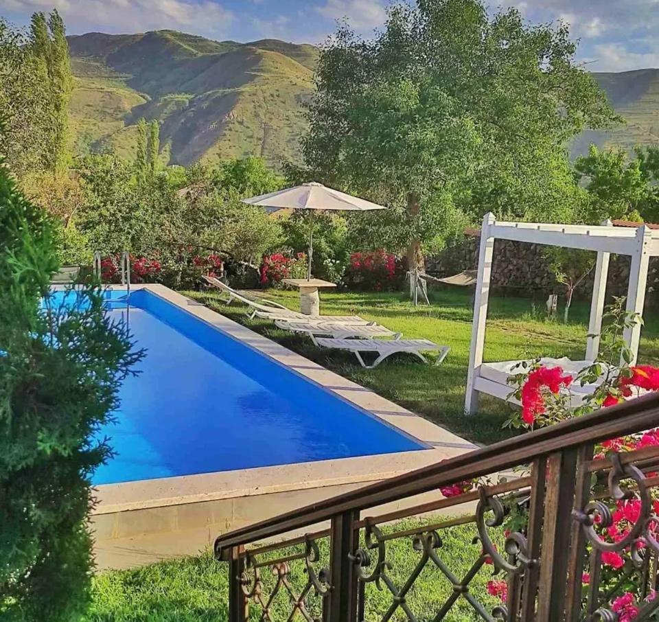 Garni Hinyard Hotel Exterior photo